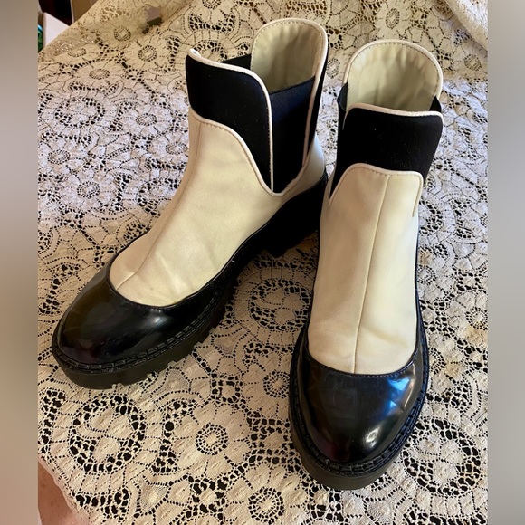 💥ZARA FLAT HEEL ANKLE BOOTS WITH PIPING - OFFICE SIREN💥 - Picture 2 of 13